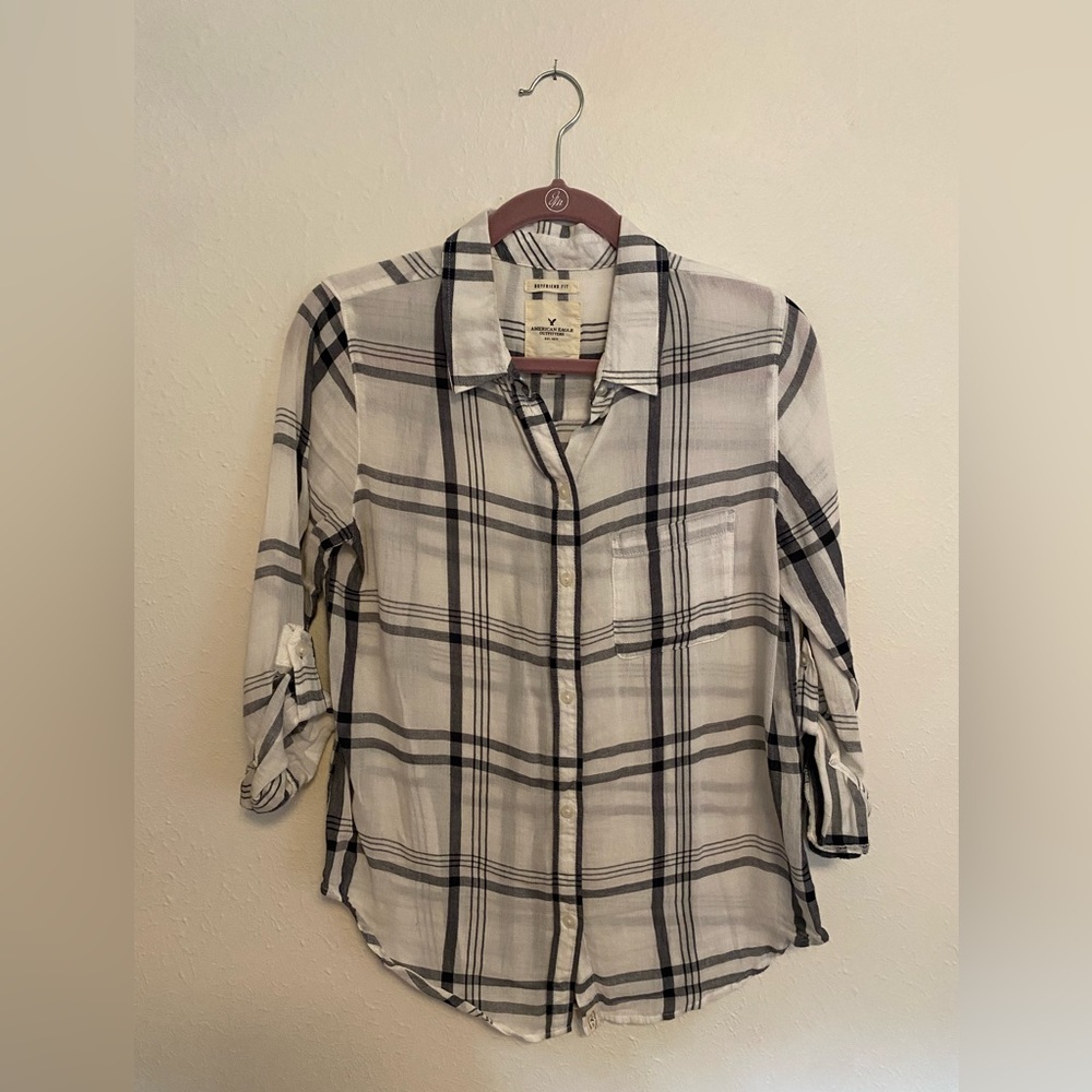American Eagle Boyfriend Fit Navy and White Plaid Button Up